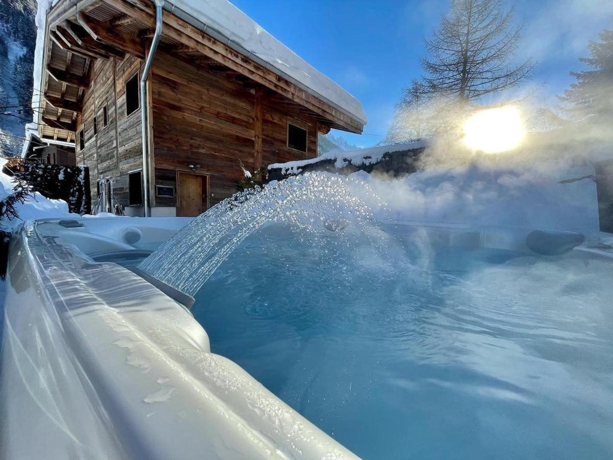 Chalet Le Petit Nicolas, Jacuzzi, Vue Mont Blanc Chamonix Bagian luar foto