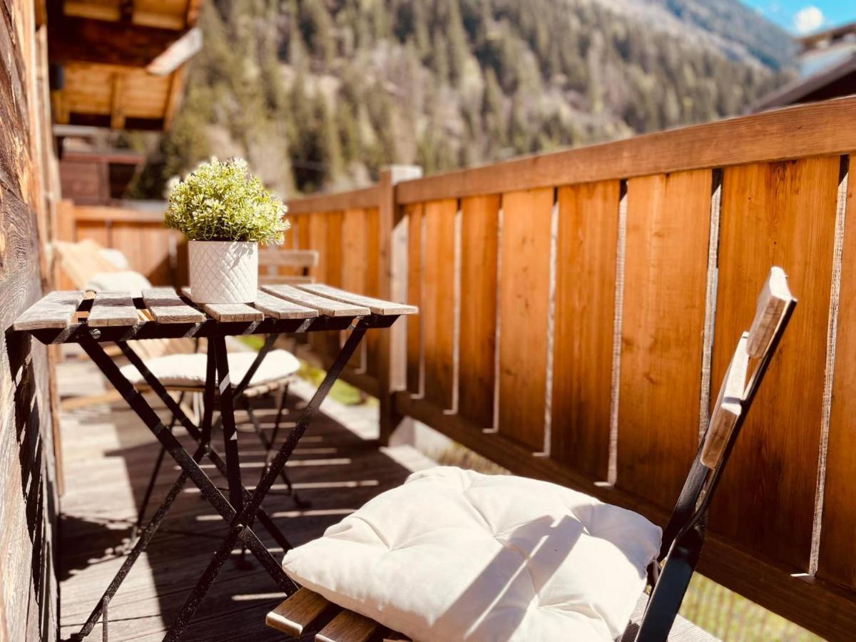 Chalet Le Petit Nicolas, Jacuzzi, Vue Mont Blanc Chamonix Bagian luar foto