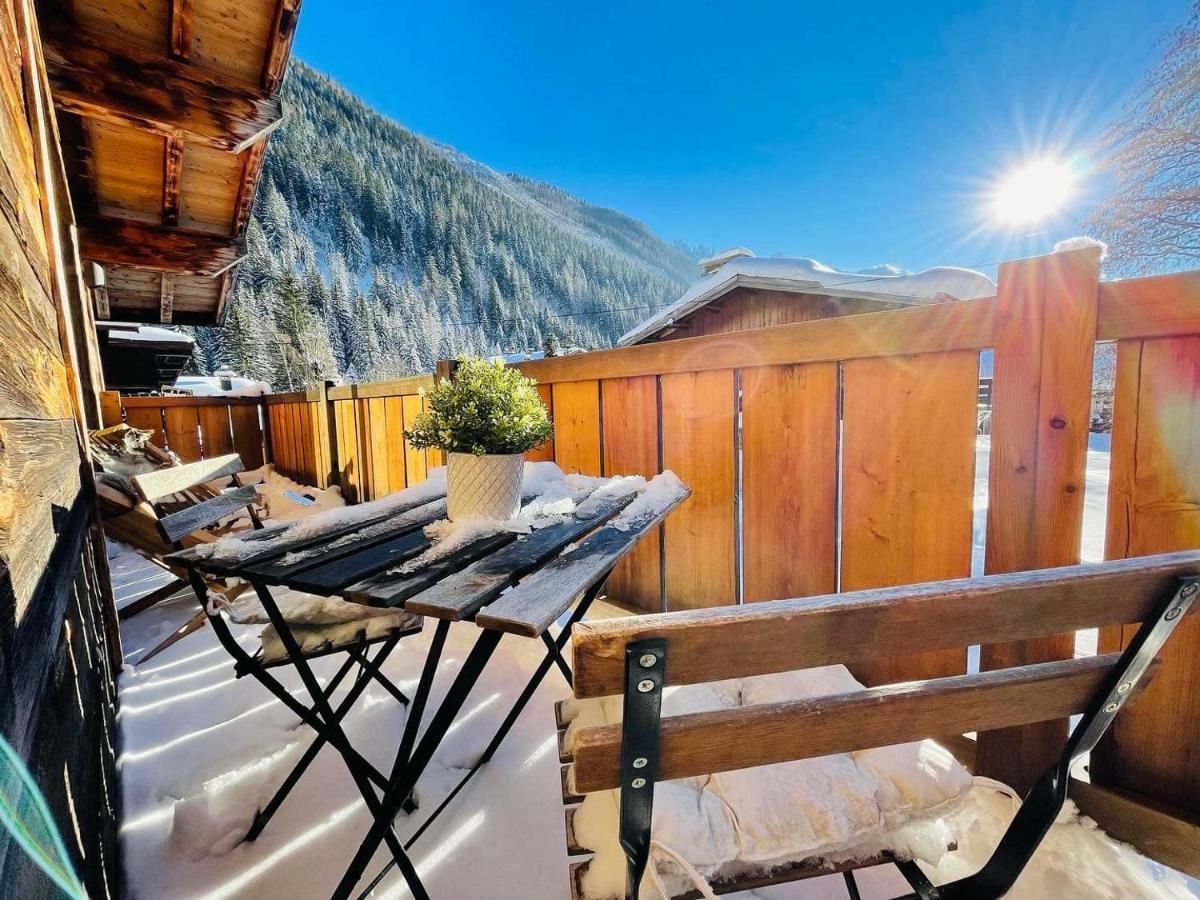 Chalet Le Petit Nicolas, Jacuzzi, Vue Mont Blanc Chamonix Bagian luar foto