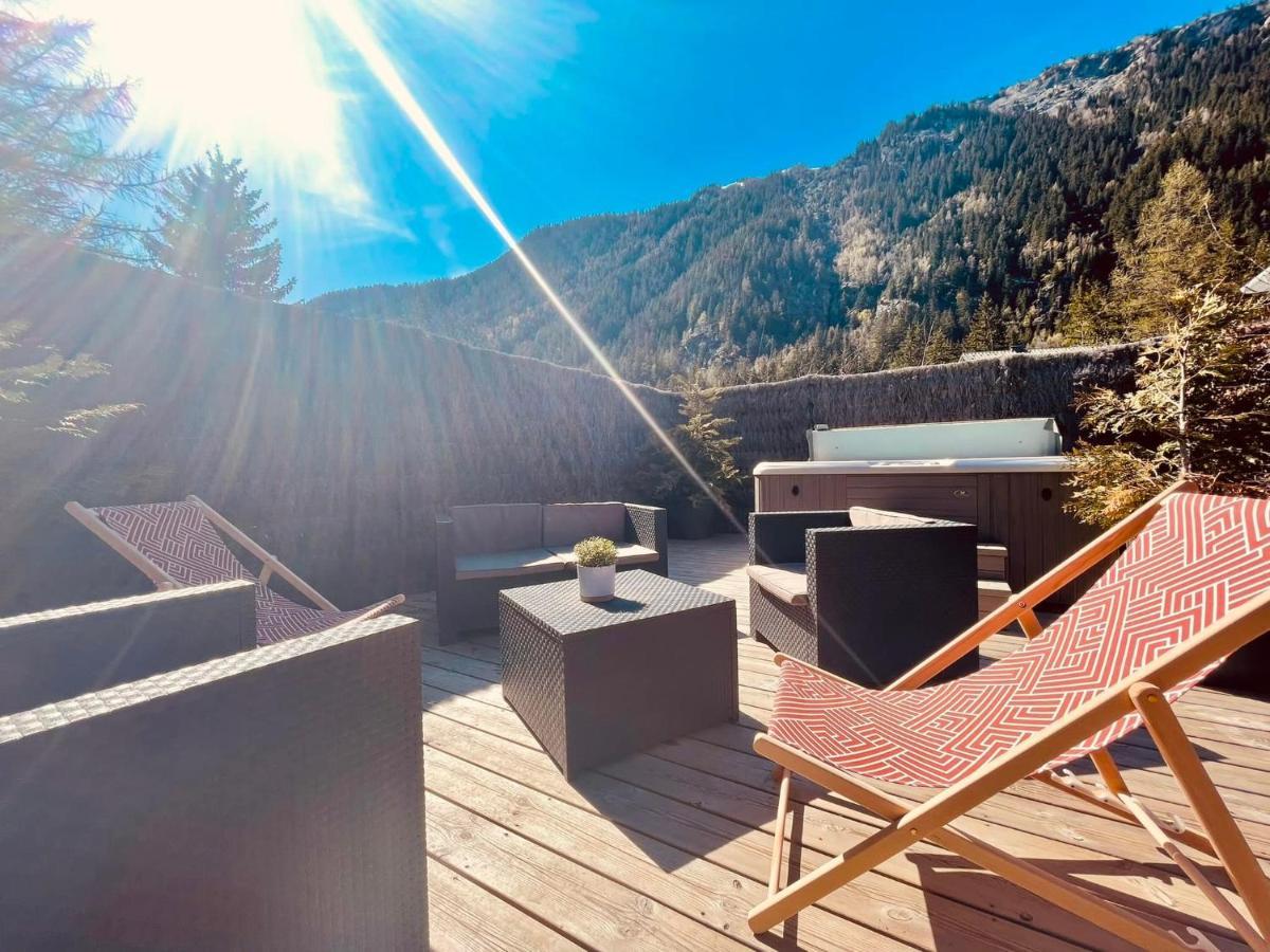 Chalet Le Petit Nicolas, Jacuzzi, Vue Mont Blanc Chamonix Bagian luar foto