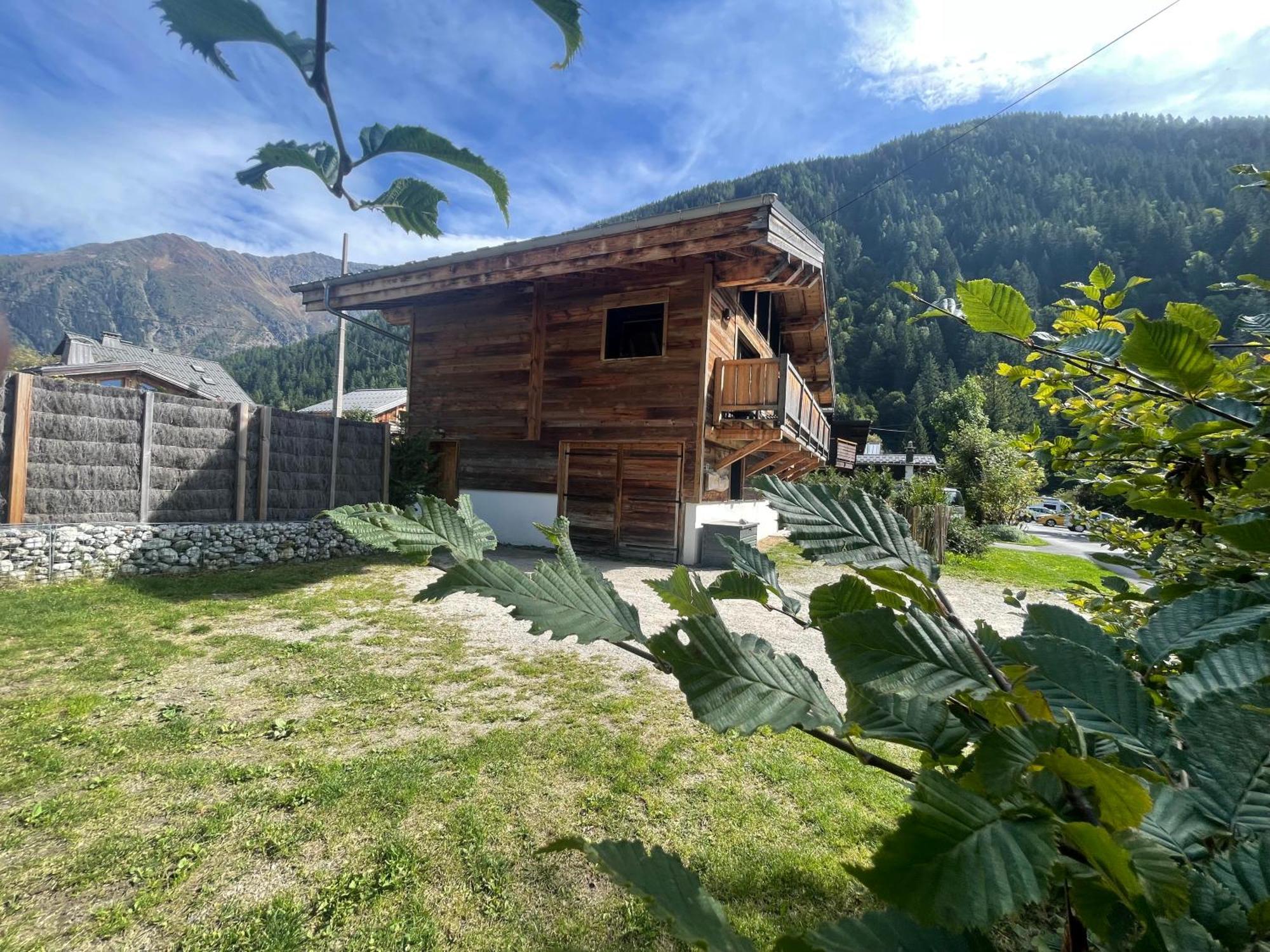 Chalet Le Petit Nicolas, Jacuzzi, Vue Mont Blanc Chamonix Bagian luar foto