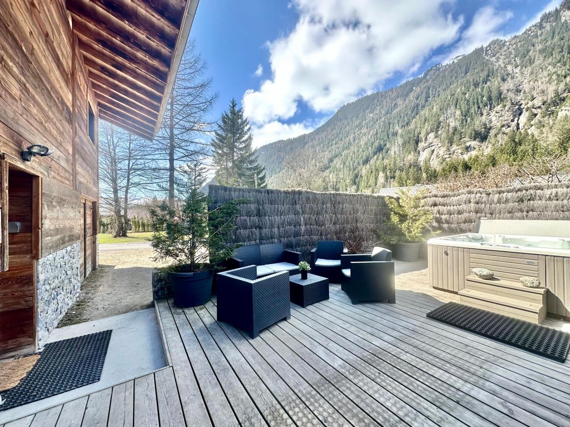 Chalet Le Petit Nicolas, Jacuzzi, Vue Mont Blanc Chamonix Bagian luar foto