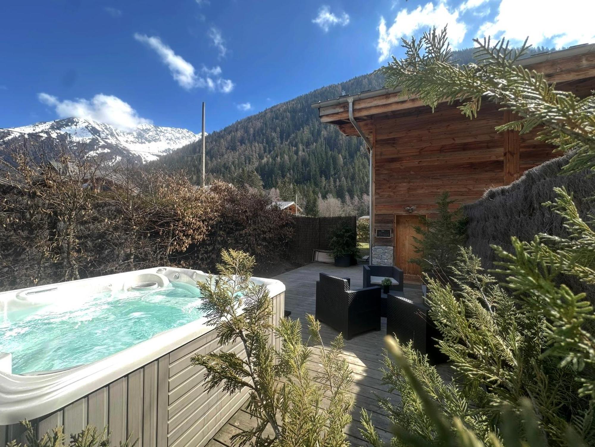 Chalet Le Petit Nicolas, Jacuzzi, Vue Mont Blanc Chamonix Bagian luar foto